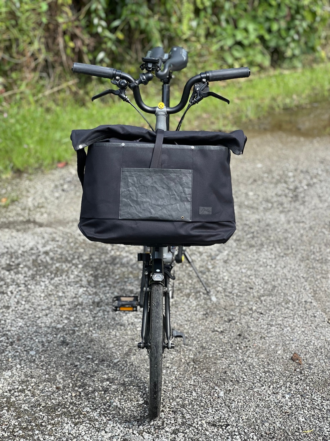 Actual black La Jefa & Sons shopping tote mounted on the front of a Brompton, viewed head-on