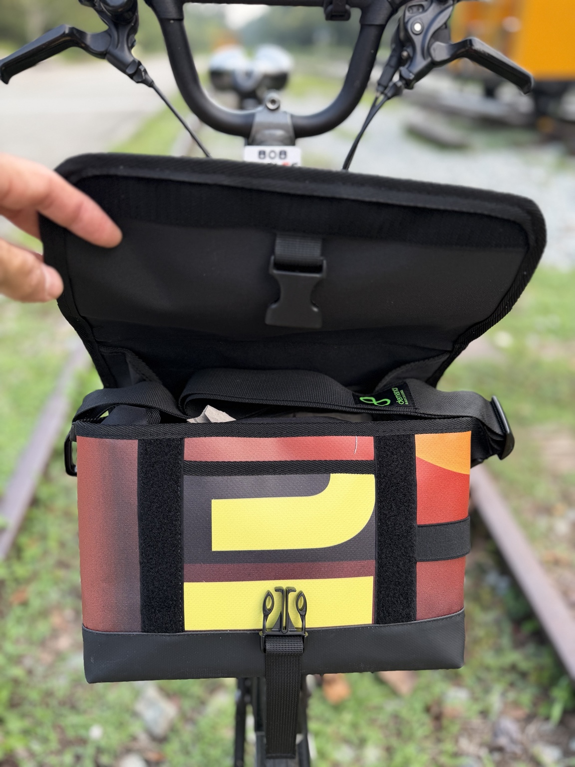 Demano Ribera 1702 with flap lifted to reveal the front pocket, hook-and-loop strips and buckle